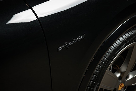 Porsche Cayenne 28 of 30