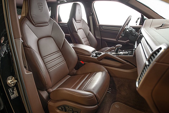 Porsche Cayenne 16 of 30
