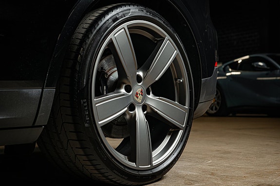Porsche Cayenne 30 of 30