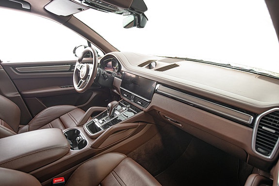 Porsche Cayenne 14 of 30