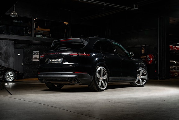 Porsche Cayenne 5 of 30