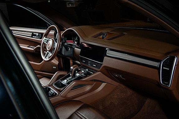 Porsche Cayenne 18 of 30
