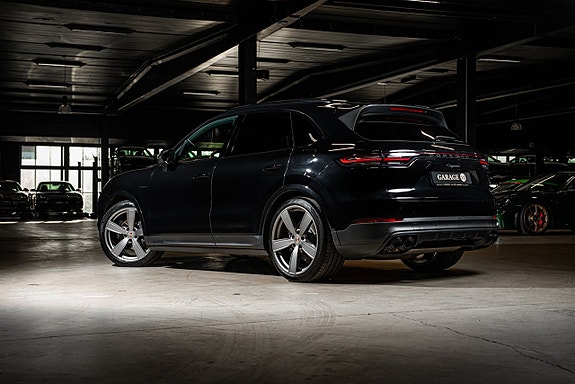 Porsche Cayenne 4 of 30