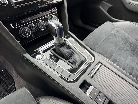 Volkswagen Passat 16 of 19