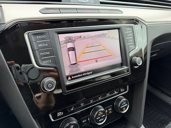 Volkswagen Passat 15 of 19