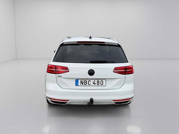 Volkswagen Passat 7 of 19