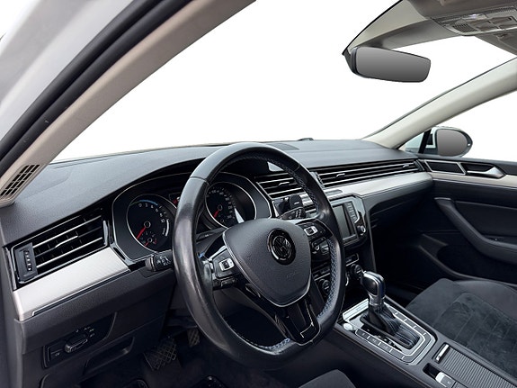 Volkswagen Passat 11 of 19