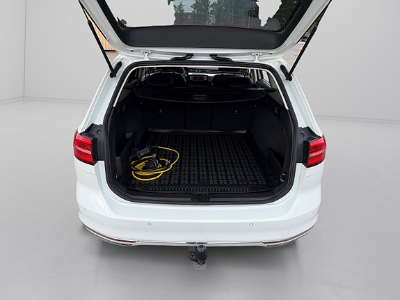 Volkswagen Passat 8 of 19