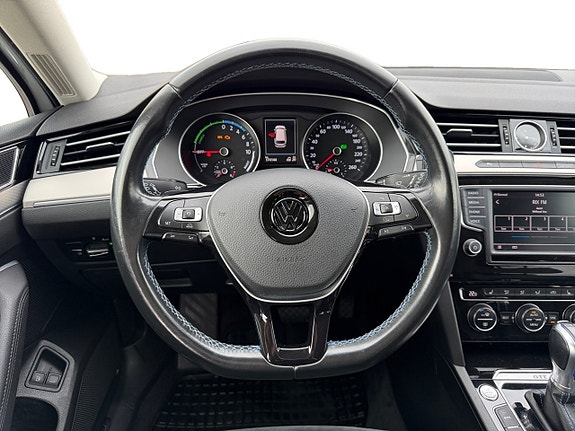 Volkswagen Passat 14 of 19