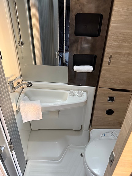 Knaus Knaus Van Ti Plus Platinum Selection 7 of 16