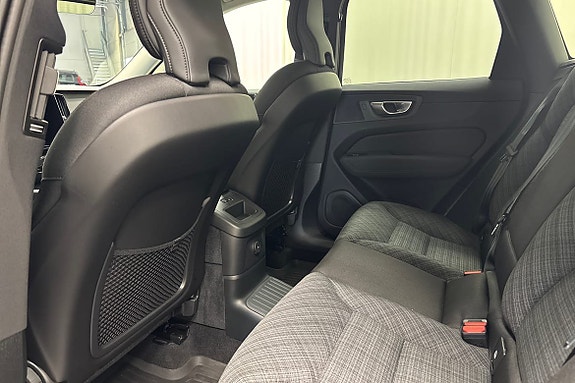Volvo XC60 15 of 27