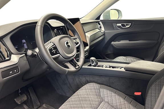 Volvo XC60 8 of 27