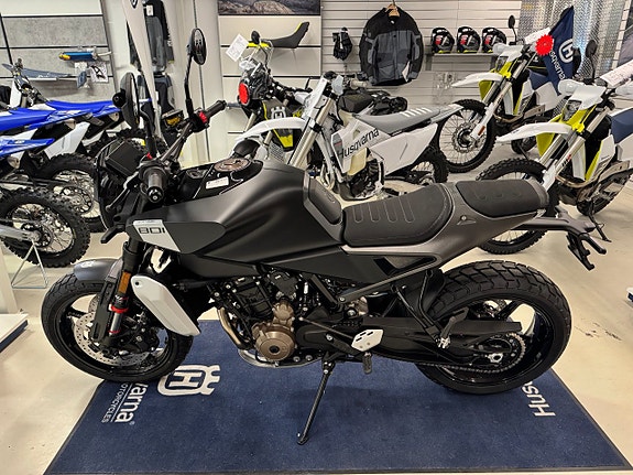 Husqvarna Svartpilen 801 Superpris! 36 mån räntefritt. 2 of 8