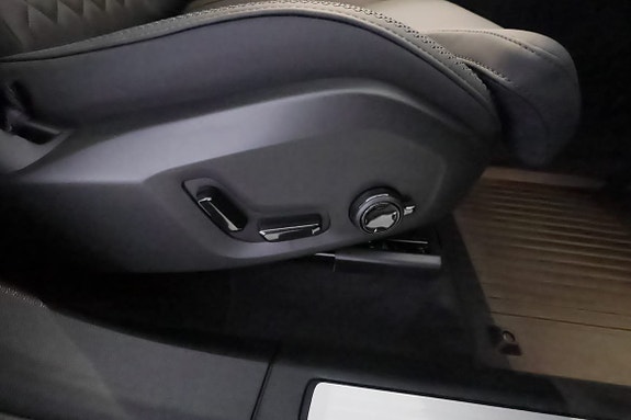 Volvo XC60 23 of 30