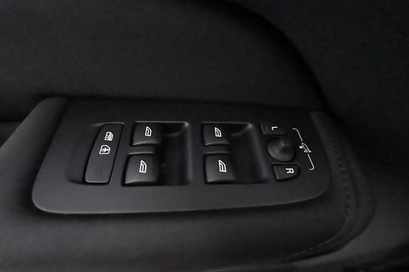 Volvo XC60 14 of 30