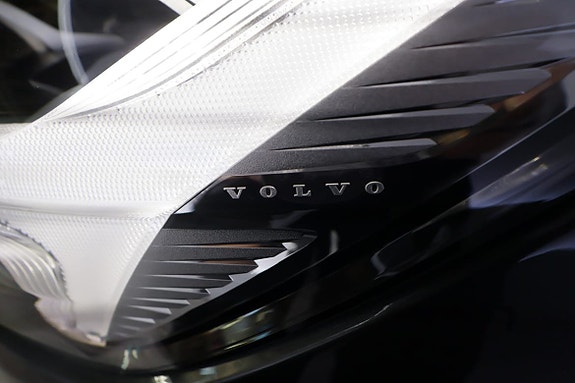 Volvo XC60 11 of 30