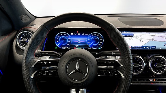 Mercedes-Benz EQB300 4 of 21
