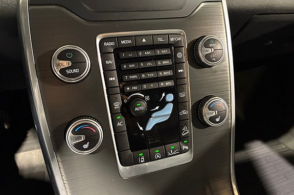 Volvo XC70 12 of 17