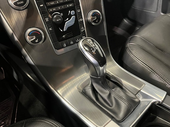 Volvo XC60 14 of 21