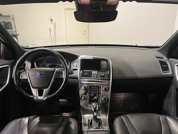 Volvo XC60 11 of 21