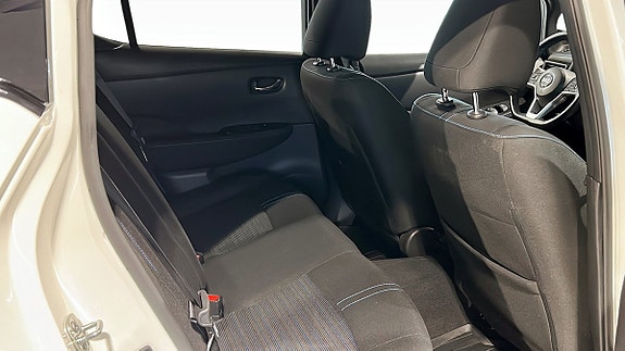Nissan Leaf 5 of 9