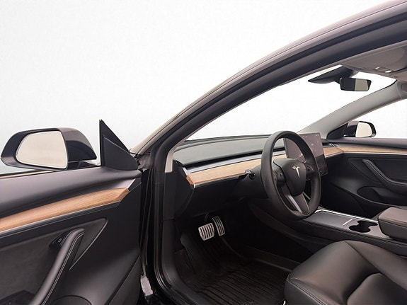 Tesla Model 3 9 of 30