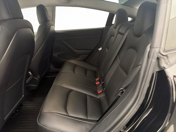 Tesla Model 3 26 of 30