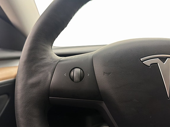 Tesla Model 3 14 of 30