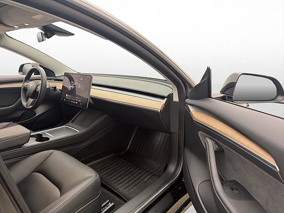 Tesla Model 3 24 of 30