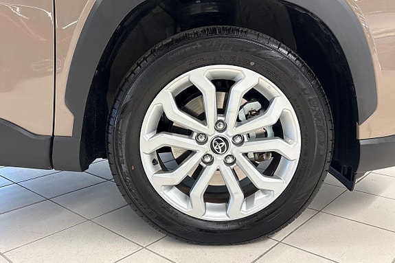 Toyota Corolla Cross 16 of 19