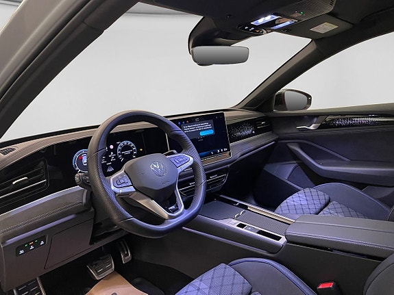 Volkswagen Passat 4 of 17