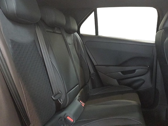 Volkswagen T-Roc 13 of 15