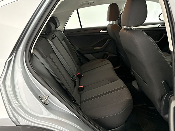 Volkswagen T-Roc 19 of 22