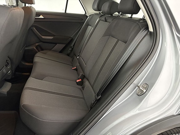 Volkswagen T-Roc 17 of 22