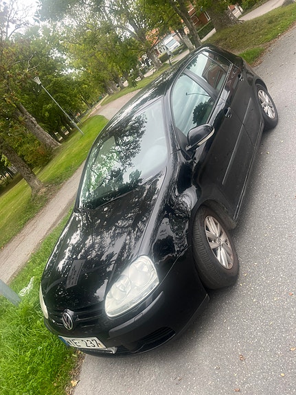 Volkswagen Golf V 4 of 5