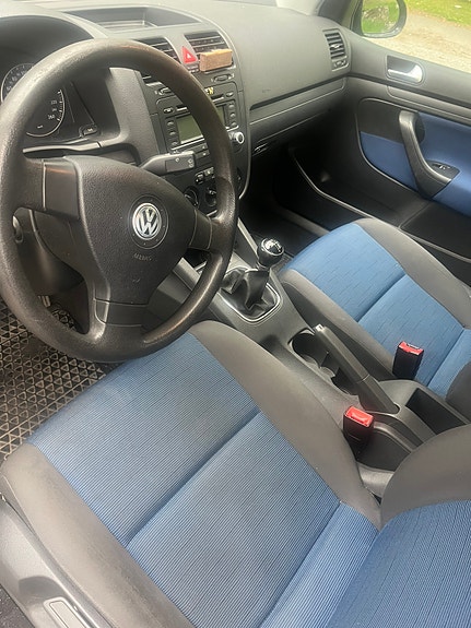 Volkswagen Golf V 5 of 5