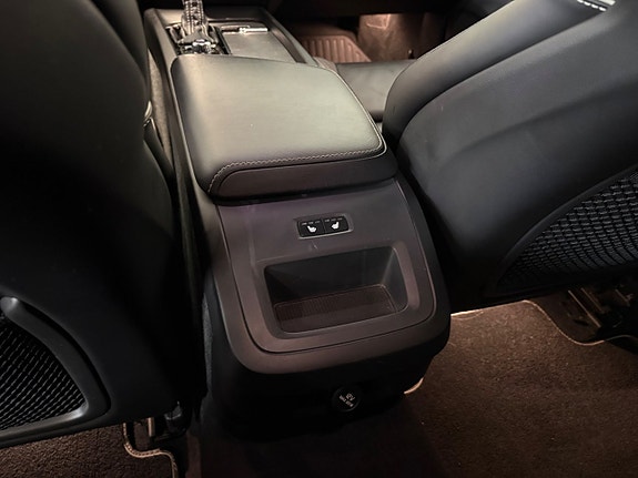 Volvo V60 25 of 28