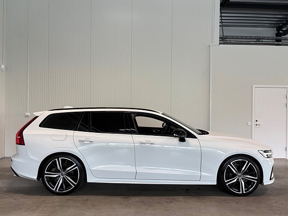 Volvo V60 2 of 28