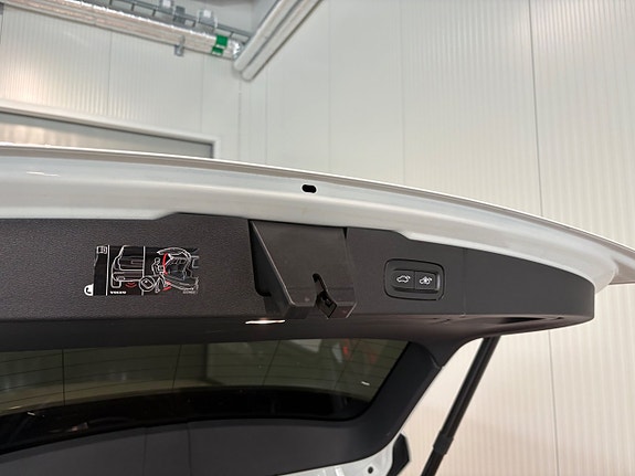 Volvo V60 26 of 28