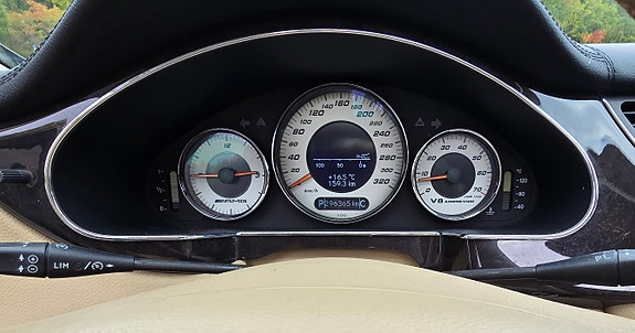 Mercedes-Benz CLS55 9 of 15