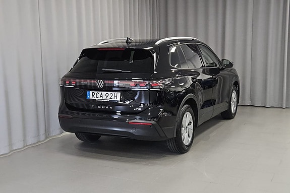 Volkswagen Tiguan 3 of 12