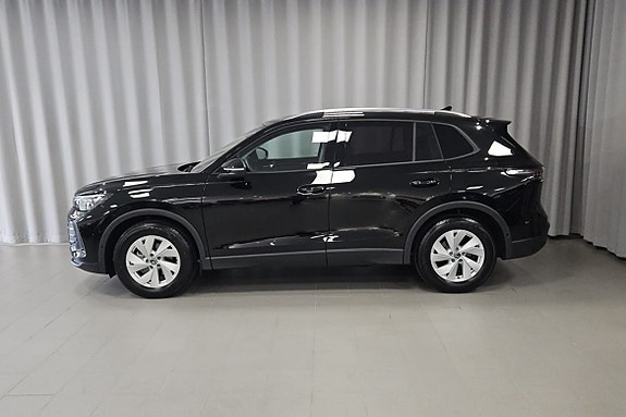 Volkswagen Tiguan 2 of 12