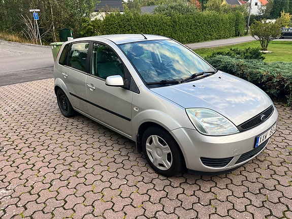 Ford Fiesta 2 of 3