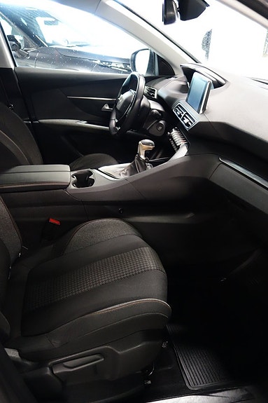 Peugeot 3008 5 of 6