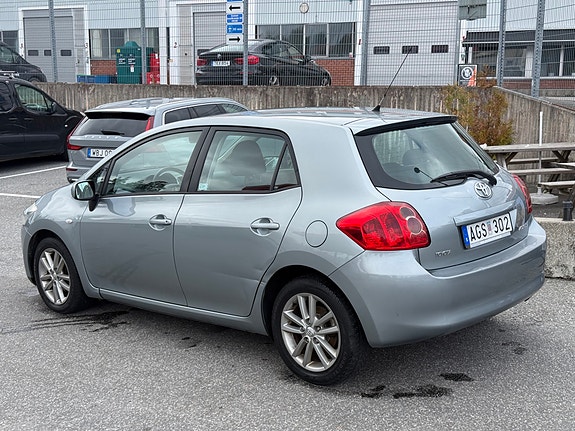 Toyota Auris 19 of 19
