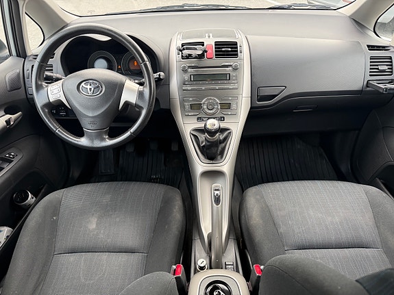 Toyota Auris 7 of 19