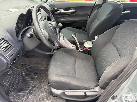 Toyota Auris 9 of 19