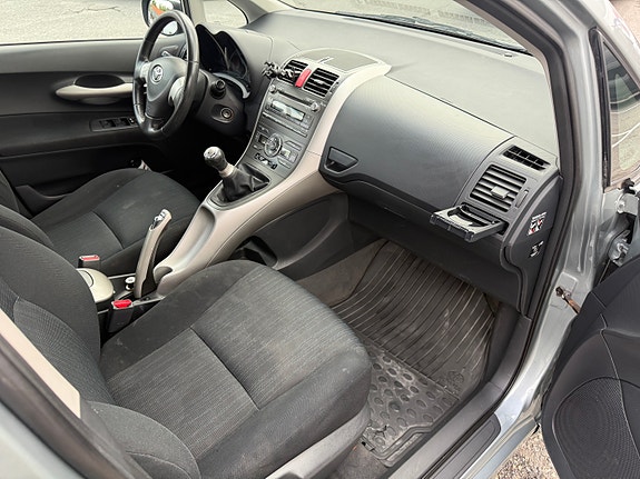 Toyota Auris 10 of 19
