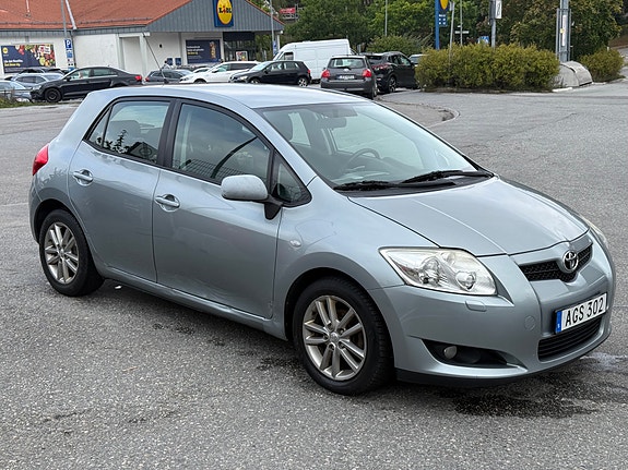 Toyota Auris 4 of 19