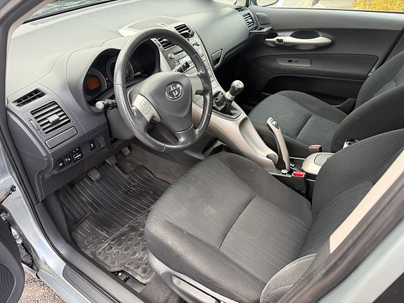Toyota Auris 6 of 19